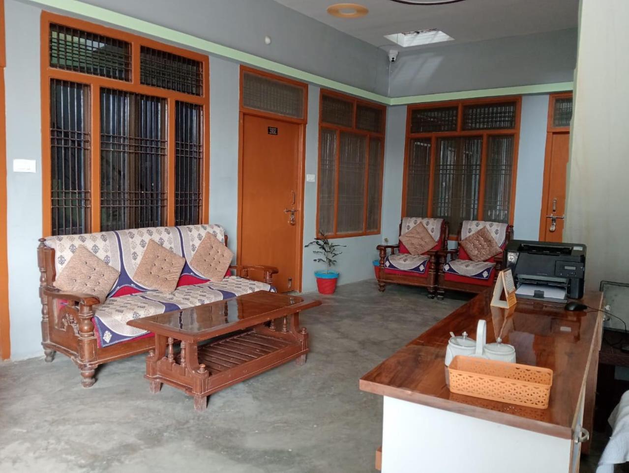 Harsh Home Stay Ayodhya エクステリア 写真