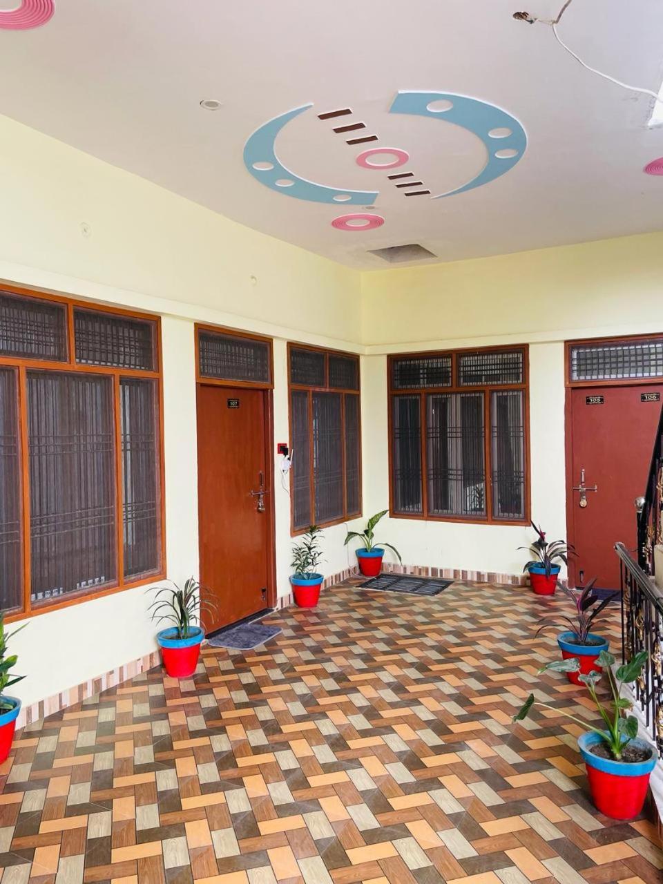 Harsh Home Stay Ayodhya エクステリア 写真